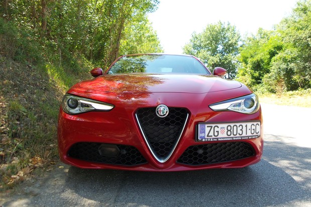 Alfa Romeo Giulia 2.2 Multijet 180 Super AT (01)