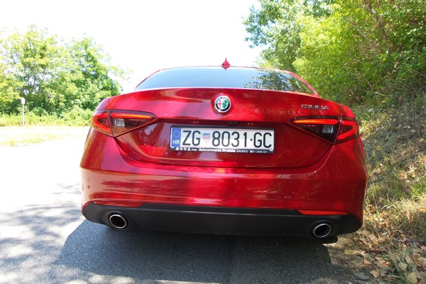 Alfa Romeo Giulia 2.2 Multijet 180 Super AT (03)