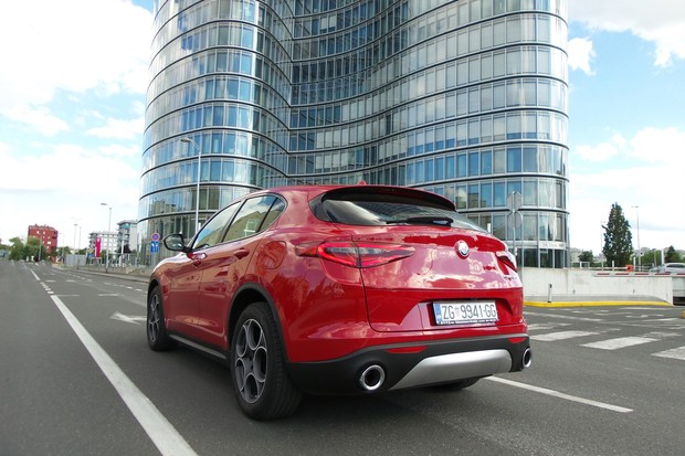 Alfa Romeo Stelvio 2.2 Multijet 180 Super (01)