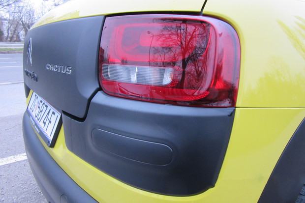 Citroen C4 Cactus 1.6 BlueHDi 100 (05)