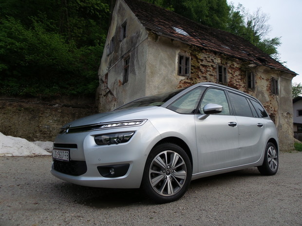 Citroen Grand C4 Picasso 2.0 BlueHDi 150 Exclusive TEST (02)