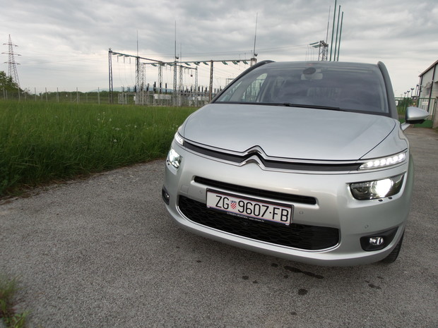 Citroen Grand C4 Picasso 2.0 BlueHDi 150 Exclusive TEST (03)