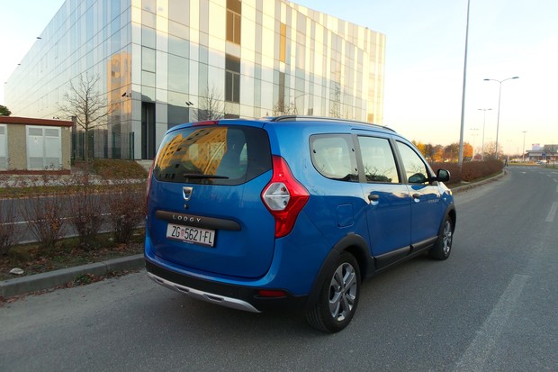 Dacia Lodgy 1.5 dCi 110 Stepway Prestige (06)