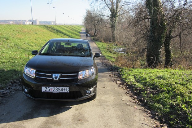 Dacia Logan 1.2 16V (01)