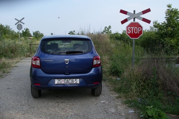 Dacia Sandero 1.2 16V Ambiance (1)