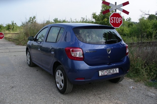 Dacia Sandero 1.2 16V Ambiance (2)