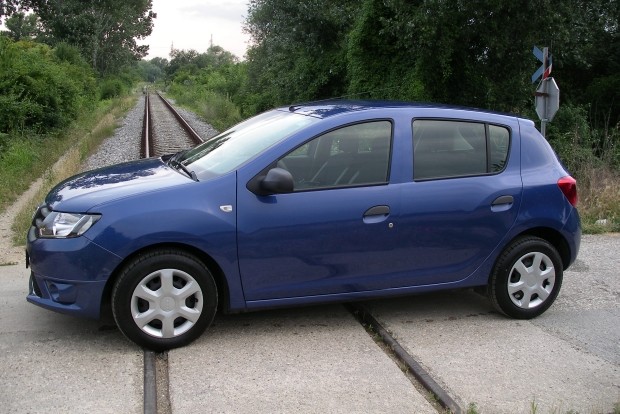 Dacia Sandero 1.2 16V Ambiance (7)