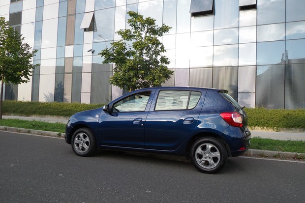 Dacia Sandero 1.2 16V (01)