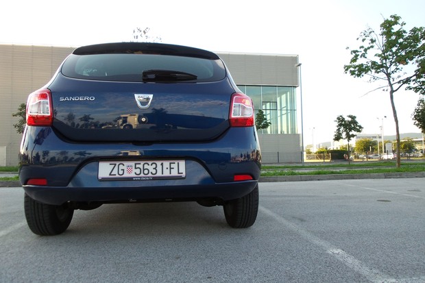 Dacia Sandero 1.2 16V (02)