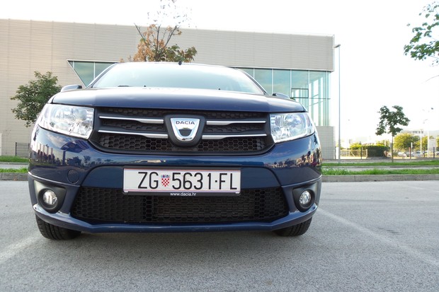 Dacia Sandero 1.2 16V (03)