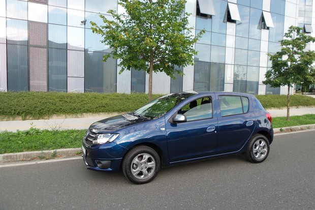 Dacia Sandero 1.2 16V (05)