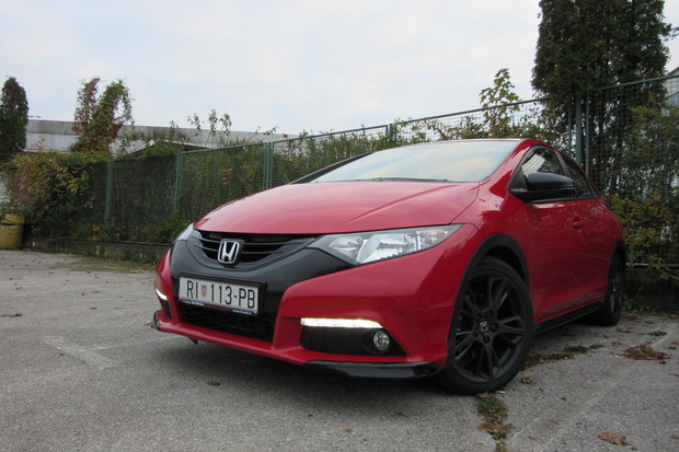 Honda Civic Black Edition (02)