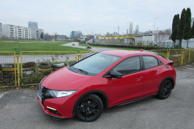 Honda Civic Black Edition (11)