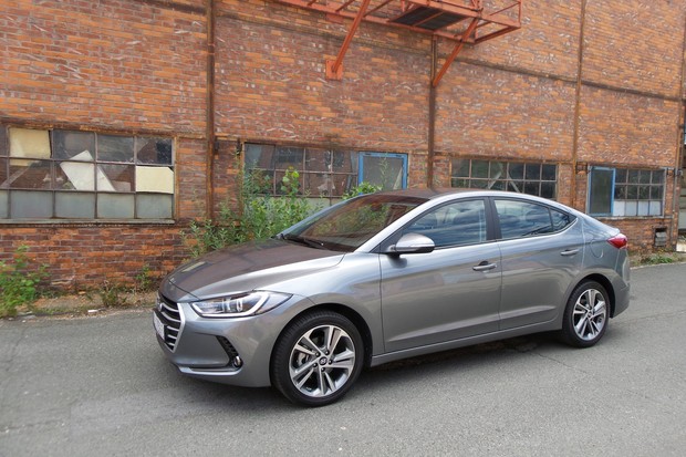 Hyundai Elantra 1.6 CRDi 136 Comfort plus (10)