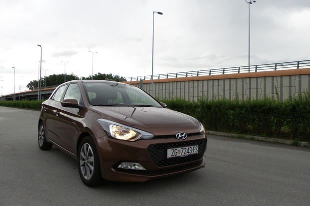 Hyundai i20 1.2 DOHC 84 iThink (05)