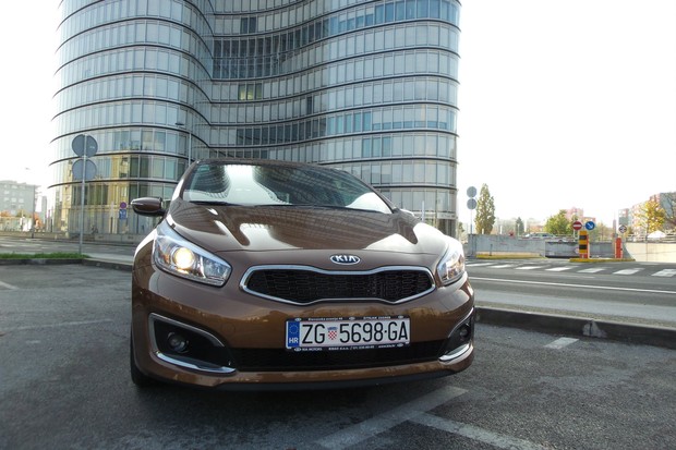 Kia Cee'd 1.6 CRDI 136 High Ex Vision Eco (02)