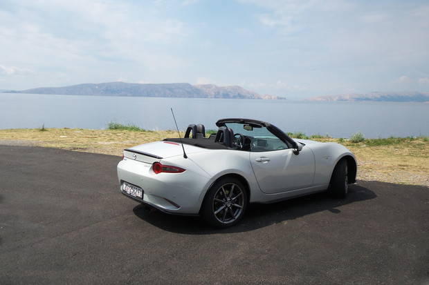 Mazda MX-5 2.0 G160 Revolution Top (02)