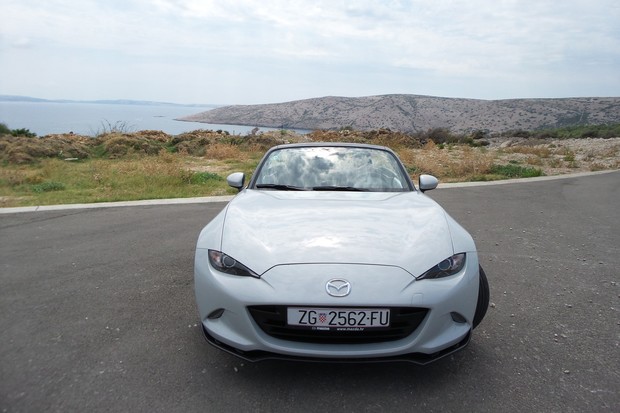 Mazda MX-5 2.0 G160 Revolution Top (06)