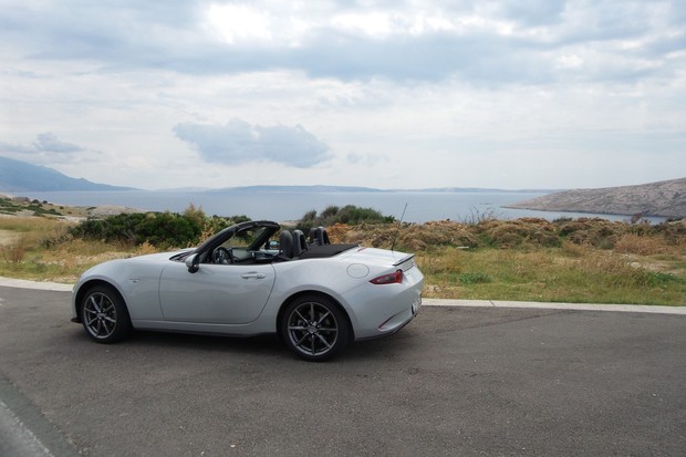 Mazda MX-5 2.0 G160 Revolution Top (09)