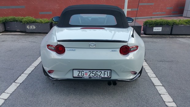 Mazda MX-5 2.0 G160 Revolution Top (12)