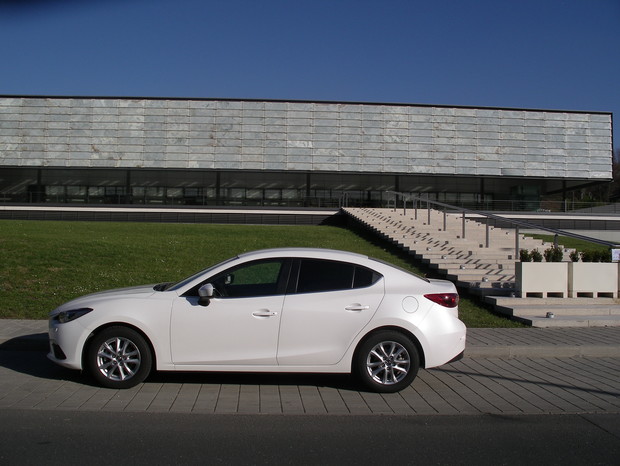 Mazda3 sedan G120 Attraction TEST (02)