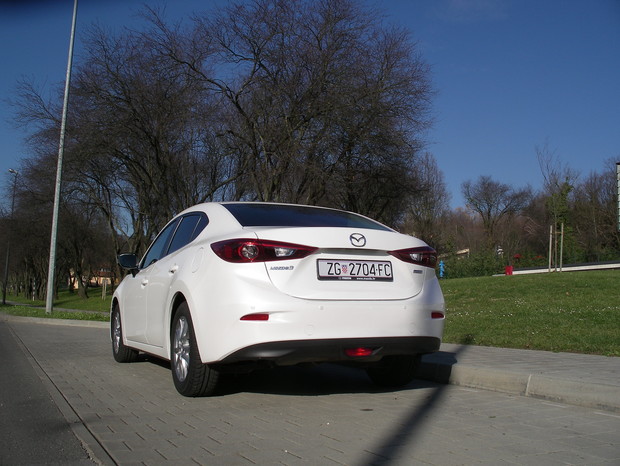 Mazda3 sedan G120 Attraction TEST (09)