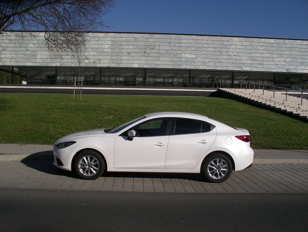 Mazda3 sedan G120 Attraction TEST (12)