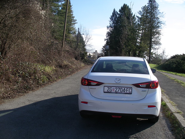 Mazda3 sedan G120 Attraction TEST (13)