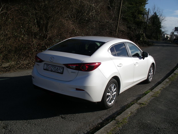 Mazda3 sedan G120 Attraction TEST (14)