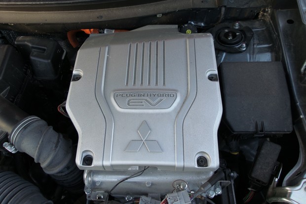 Mitsubishi Outlander 2.0 PHEV 4WD Intense (07)