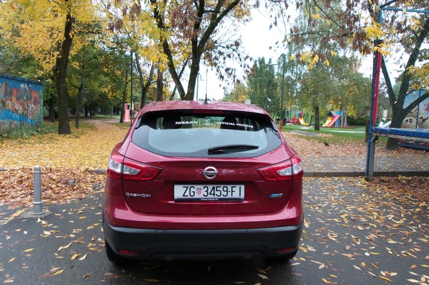 Nissan Qashqai 1.5 dCi 110 Acenta (02)