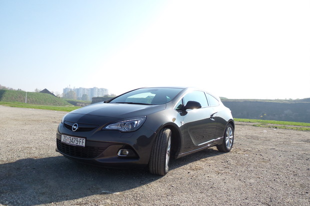 Opel Astra GTC 1.6 (02)