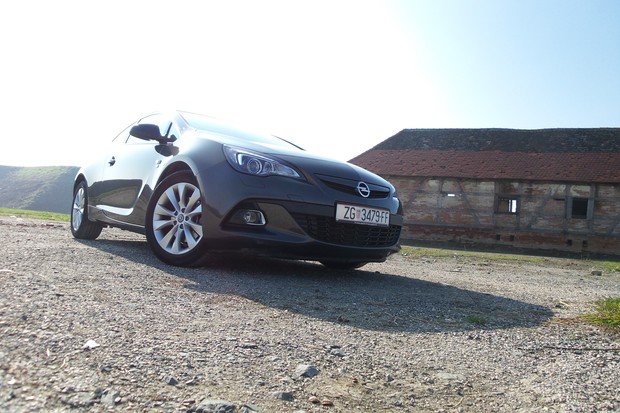 Opel Astra GTC 1.6 (12)