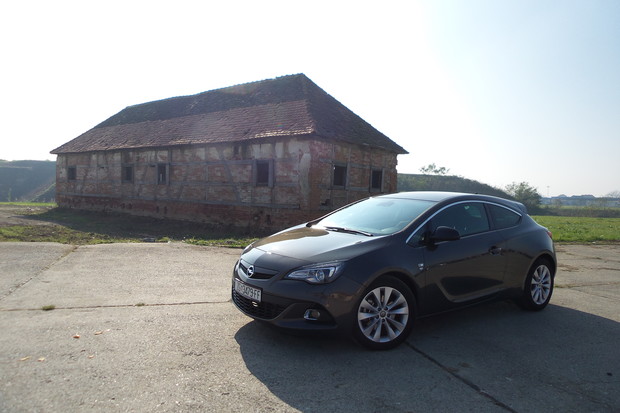 Opel Astra GTC 1.6 (15)