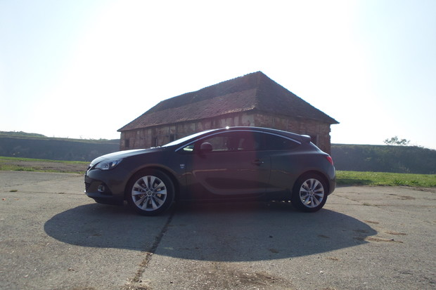 Opel Astra GTC 1.6 (17)