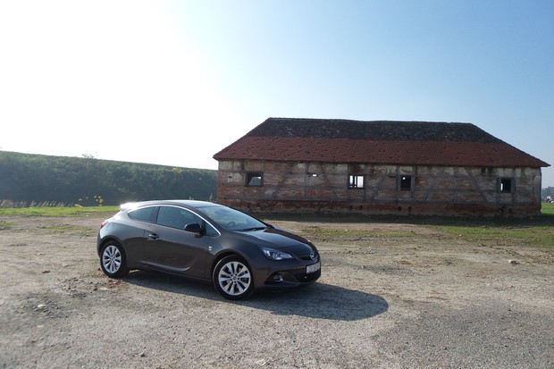 Opel Astra GTC 1.6 (19)