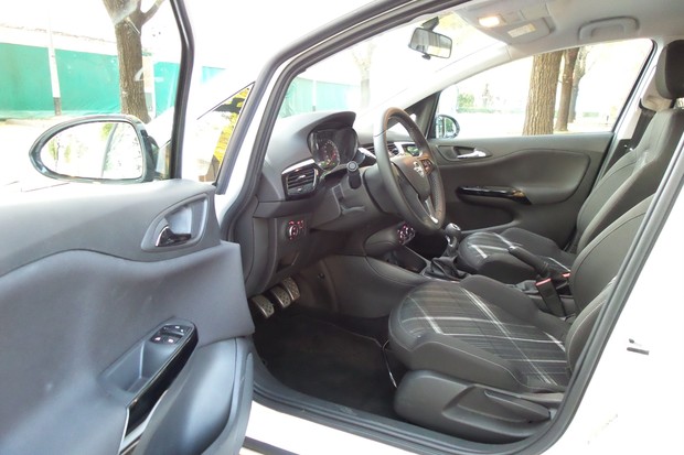 Opel Corsa 1.4 Turbo Color Edition (13)