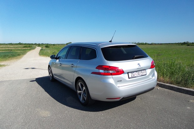 Peugeot 308 SW 1.6 e-HDi 115 FAP Style (11)