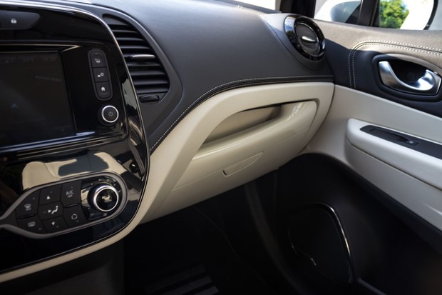 Renault Captur INITIALE PARIS Energy dCi 90 EDC detalji 03