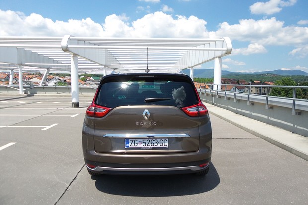 Renault Grand Scenic 1.6 dCi 160 EDC Bose (02)