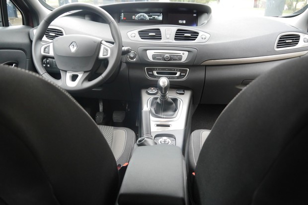 Renault Scenic XMod 1.5 dCi Expression TEST interijer (01)