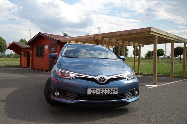 Toyota Auris 1.2T Sport (08)