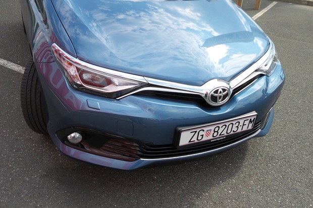 Toyota Auris 1.2T Sport (09)