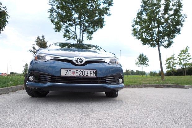 Toyota Auris 1.2T Sport (11)