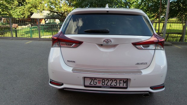 Toyota Auris 1.6 D-4D Sport (02)