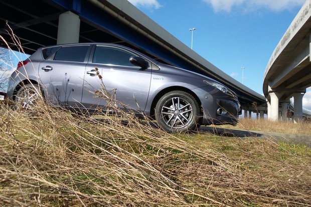 Toyota Auris 1.8 VVT-i HSD (12)