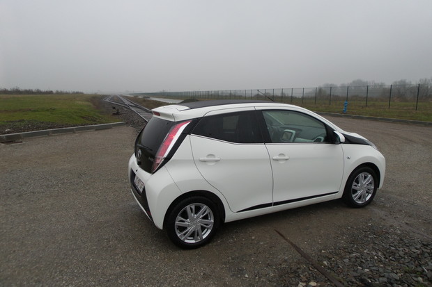 Toyota Aygo 1.0 VVT-i (05)