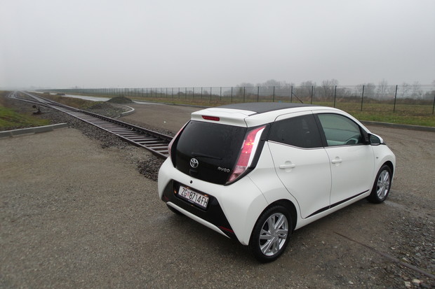 Toyota Aygo 1.0 VVT-i (06)