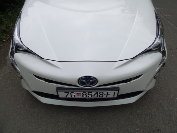 Toyota Prius 1.8 VVT-i HSD Sol (04)