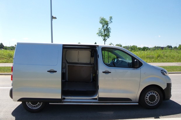 Toyota Proace 2.0 D-4D 122 Comfort (1)